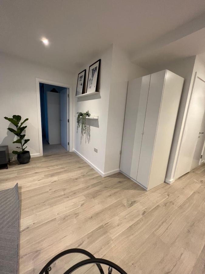 Ac Luxe Penthouse With Free Parking Apartment Лондон Екстериор снимка
