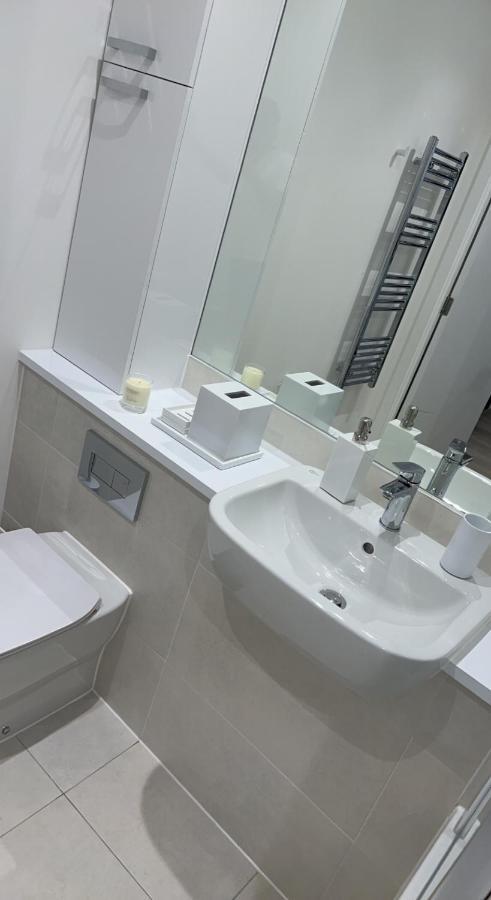 Ac Luxe Penthouse With Free Parking Apartment Лондон Екстериор снимка